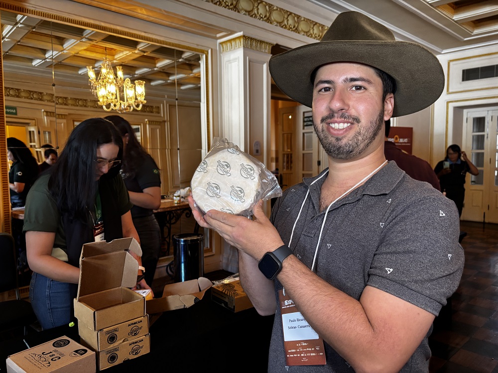 ExpoQueijo Brasil reúne produtores em dia de entrega das amostras