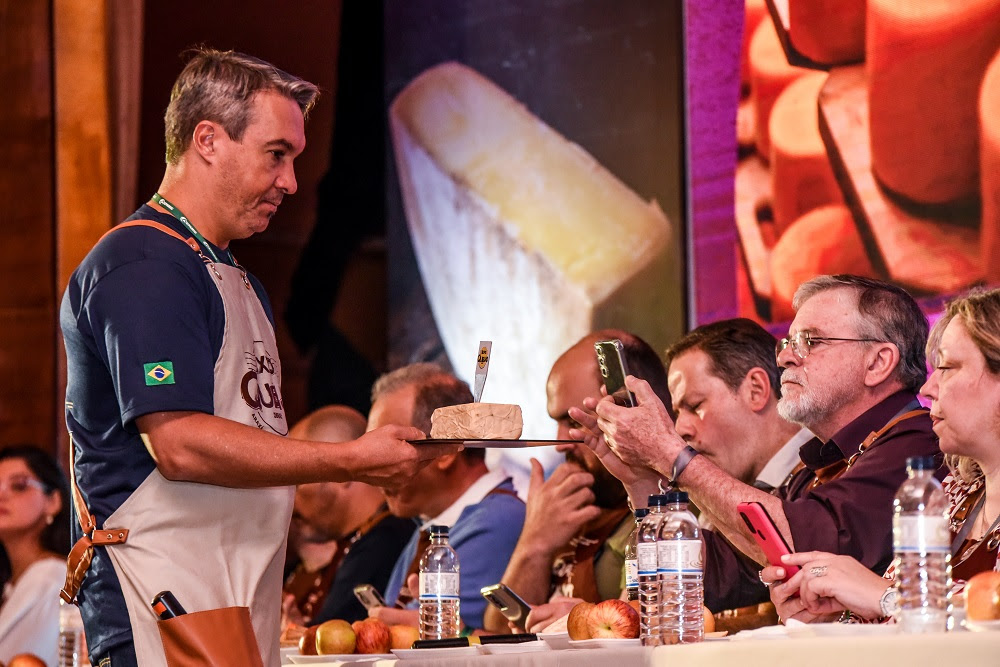 Maior concurso de queijos das Américas reúne jurados de sete países em Minas Gerais