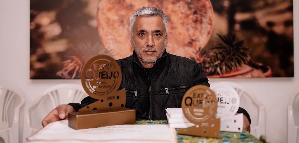 “Minha vida já mudou”: primeiro produtor Super Ouro do Brasil recebe troféu da ExpoQueijo
